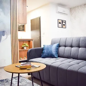 Dora Apartment *
