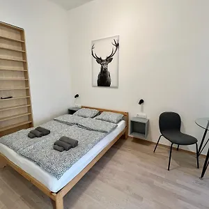 Apartment Minimalistic & In Heart Street *