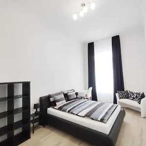 Astoria 3 Bdrm *