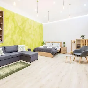 In Heart Of Bartok Bela Boulevard Apartment *