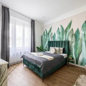 Apartment Luxy Spacious & Cozy With Balcony *