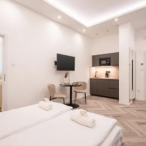 K51 - Kiraly Boutique - Location By Bqa Apartment