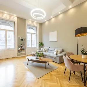 Charming & Cozy Central By Prestige Homes Apartment Budapest