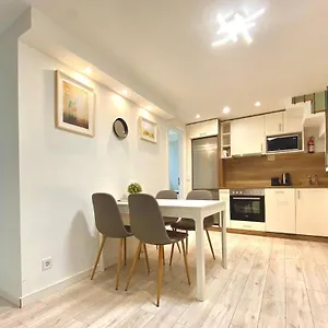 Cozy 3-bedroom In The Center Apartamento Budapest