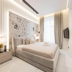 Luxurious High-end Grand Next To The Basilica Apartment Budapest