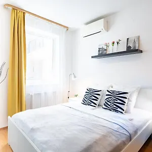 Apartment - Cozy Air Conditioned *