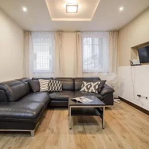 Apartament Dolly's Duplex With Free Netflix Budapeszt