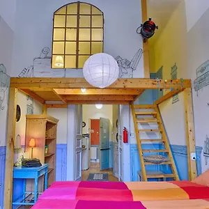 Lavender Circus Hostel, Doubles & Ensuites אכסניה בודפשט