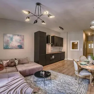 True Gem Downtown Next To Synagogue And Gozsdu Garden Area Daire