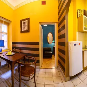Vintage Garden With Balcony Apartment Budapest