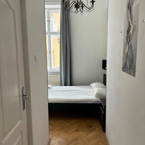 Spring Roses Downtown Boutique - Apartment