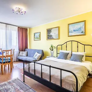 Convenient Apartment *