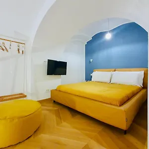 Apartment Romantic In The Heart Of Budapest