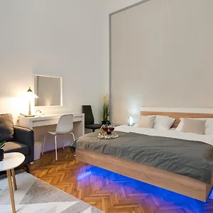 Apartment Light Design Close To Park&bath *