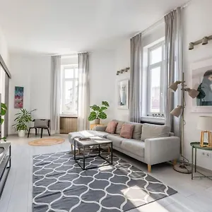 Quaint And Cozy 2-br In The Center Budapest