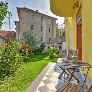 Castle Hill Garden Holiday home *