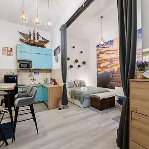 J6 * Budapest