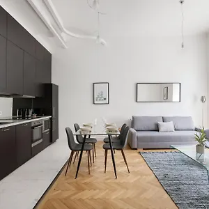 Chic And Spacious Retreat Budapest