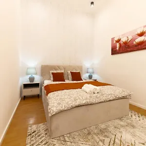 Superior N' Cozy Mozsar 6 In The Heart Of Apartment