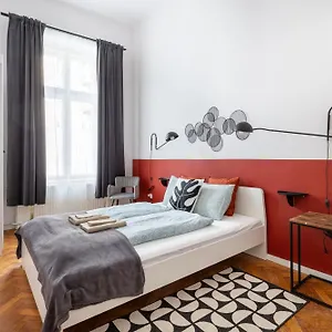 R61 Rakoczi Apartment *