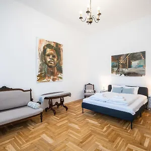 Cedar Hollow Apartment *