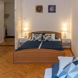 Viol Apartment *