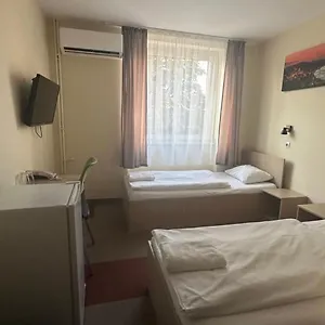 Panzió Free Parking, Free Breakfast, Only 15 Minutes To Center