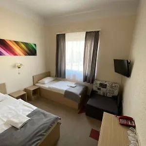 Gratis Parking, Gratis Breakfast, Gratis Bus, Only 16 Minutes Center Hotel