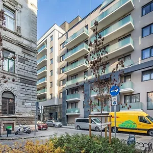 Apartment Cute With Balcony *