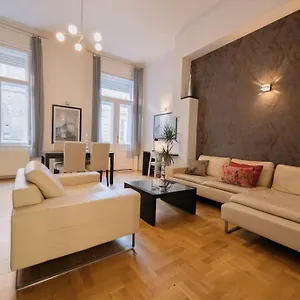 Your Dream At Vaci Street Apartment Budapest
