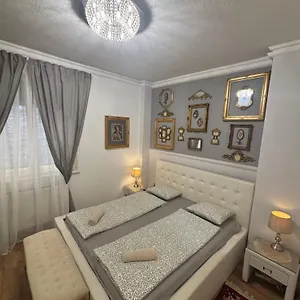 Exclusive Antique Next To The Fashion Street Apartment Budapest