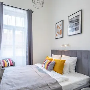 Apartment Ultra New Budapest