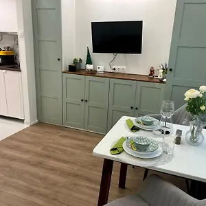 Carina Duplex Apartment- Near Nyugati Metro Line 3 *