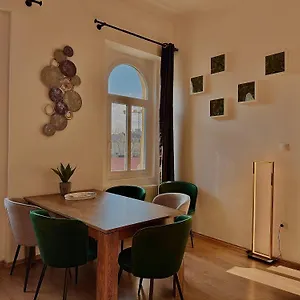 Baross - Spacious
