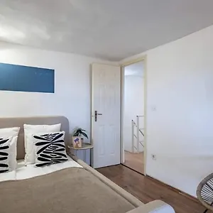 Apartment Cityscape Budget Szoevetseg 1 *