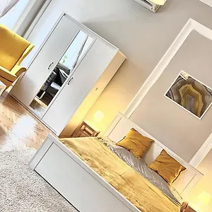 Cozy Flat For 4-6 People, Andrassy Str -oktogon Area Lejlighed Budapest