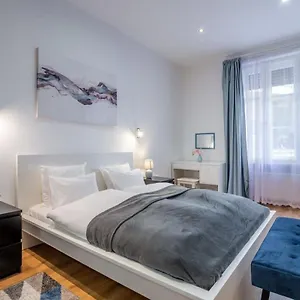 Apartment Ultra New Large And Quiet Budapest