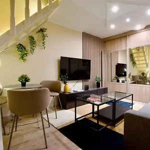 Standard By Hi5- In * بودابست