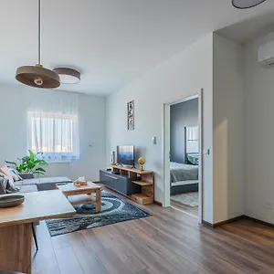 Just Finished! New Cozy With Parking Apartment *
