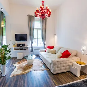 Apartment Vorosmarty Square Luxury