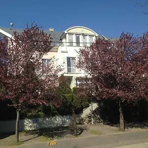 Belle Fleur Panzio Bed & Breakfast 2*