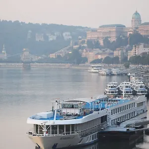 Hotel Onriver - Ms Maribelle