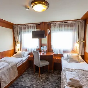 Onriver - Grand Jules Hotel
