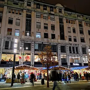 Lovely With A View On Vorosmarty Square Appartamento Budapest