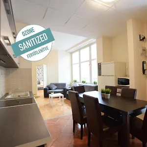Budget Apartment By Hi5 - Feherhajo Apartment