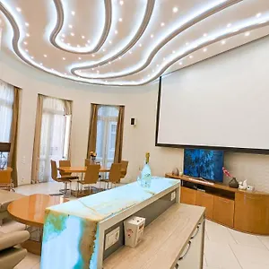 Apartment Prime Downtown Luxury Condo, Private Spa, Cinema, Patio Budapest