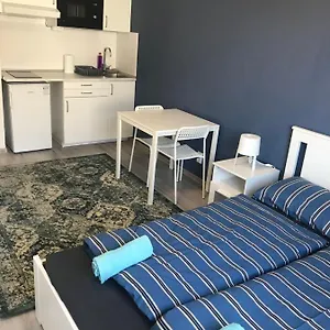 Roland Westnd Apartman *