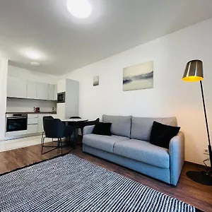 B 205, In The Heart Of The Jewish Quarter Apartment