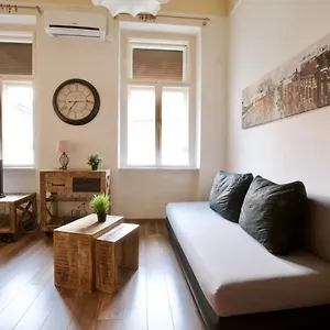 Standard By Hi5 - Nyugati Square Апартаменты *