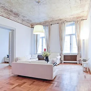 Beautiful 3 Bedroom In 7th District *